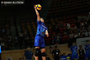 仲本賢優　サーブ